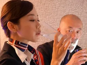 Chuyện cậu sinh viên và cô vợ trẻ phòng bên