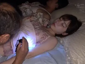 Một cô giáo tốt bụng lại có công việc làm thêm bí mật là “live sex”
